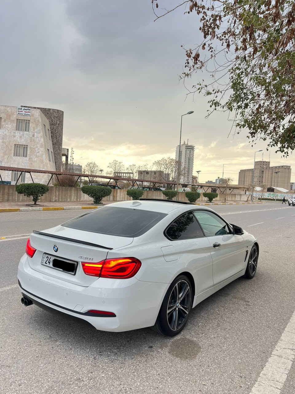 سلام عليكم
BMW 430i Grand coupe 2018
فول مواصفات 
ضرر سيارة باب سايق نص جاملغ خلفي 
بدون دواخل بدون ارباك 
كير محرك كفالة 
سيارة نضيف مابي نقص 
سعر ١٧٨ ورقة  مجال 
مكان اربيل 
رقم الهاتف ***********
واتساب موجود
