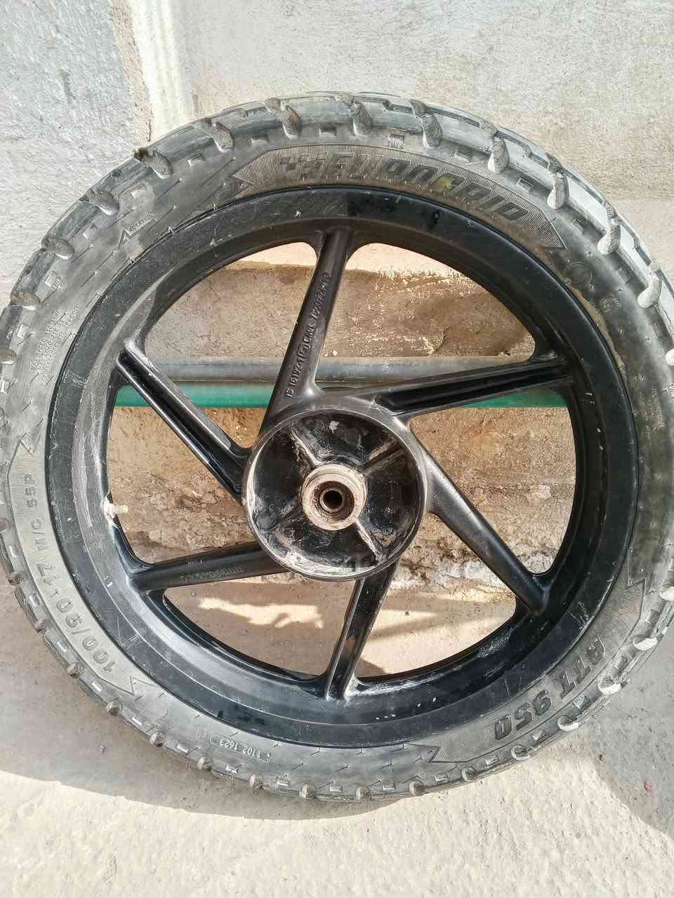 السلام عليكم
تاير بوكسر خلفي اصلي وليس تجاري السعر 75 الف 
*********** التاجي
