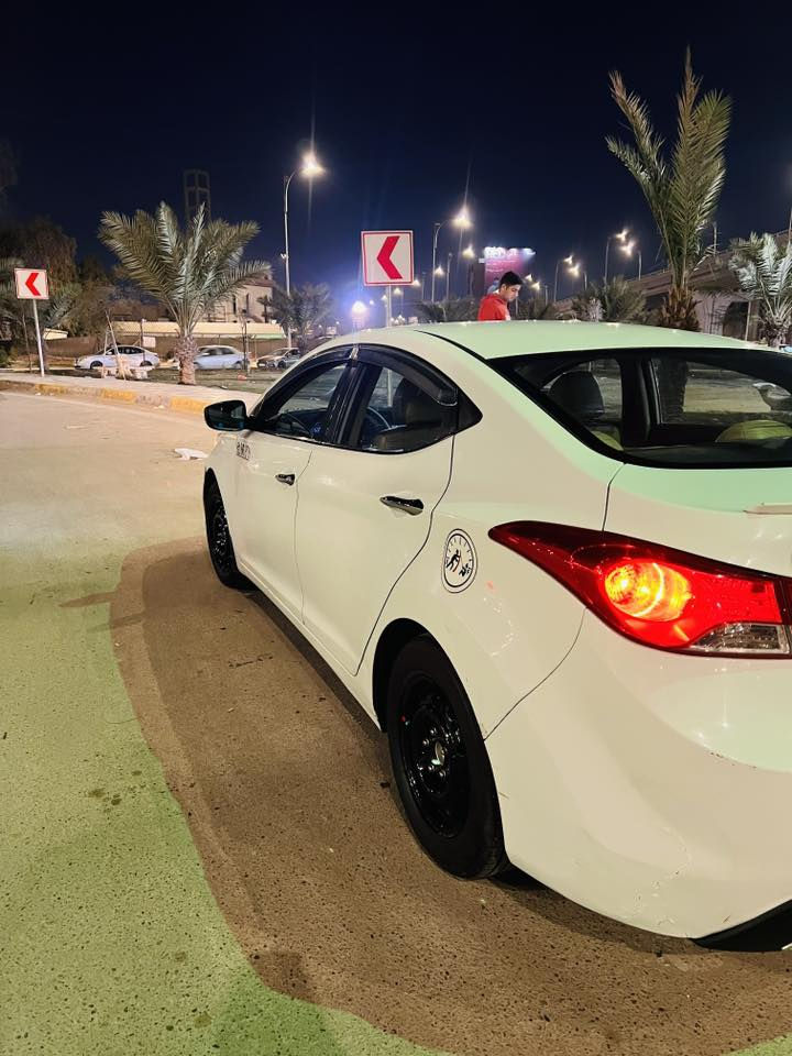 السلام عليكم 
النترا 2014 
رقم بغداد 
مكينه 1800 دوش 
كير / اوتماتيك + عادي 
موصفات 
شاشه 
تحكم استيرن 
فتحه 
كامره خلفيه 
نظام ايكو اقتصادي 
الاستفسار  ***********
