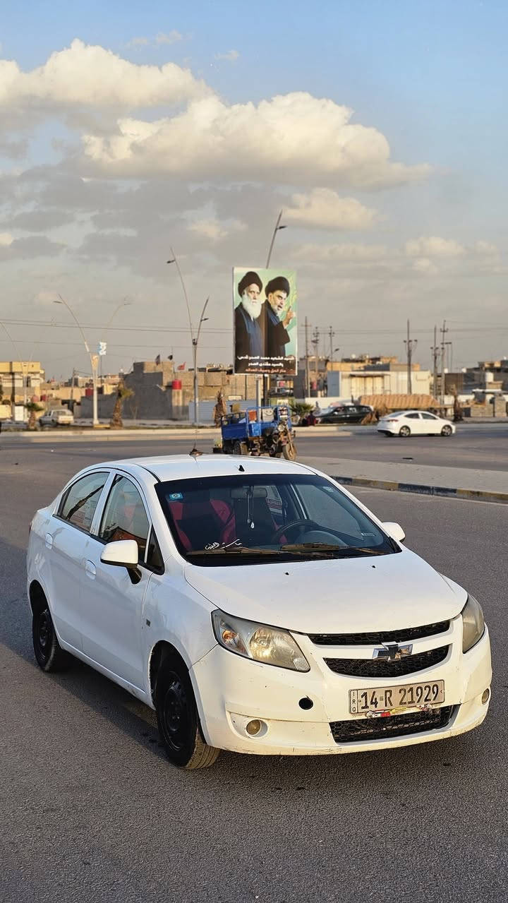 أللهم صلي على محمد وآل محمد
السلام عليكم للبيع سياره شوفر سايل 
موديل 2012 خليجي
سنويه باسمي سنويه جديده شرط التحويل 
بدون صبغ ولا ضربه ولا معجون ولا تبديل
كهربائيات كلهه شغاله 
تبريد ثلج تدفئه خير من الله 
حداديه جاهزه
لايت زنون 
السعر 55 بيهه مجال
العنوان البصره دور الشرطه مقابل حي المربع
رقم الهاتف ***********
