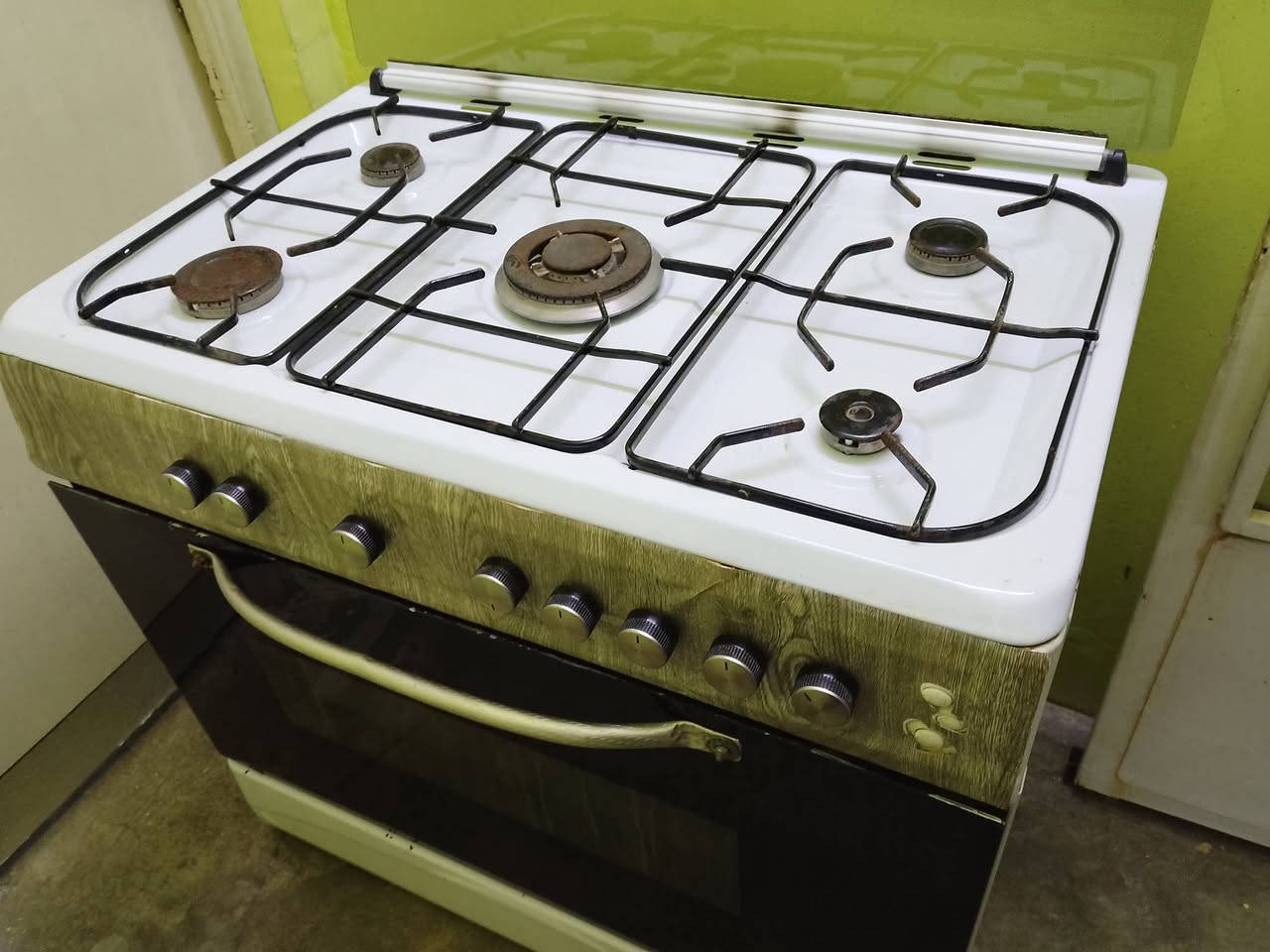 السلام عليكم ورحمة الله وبركاتة
طباخ تركي للبيع نظيف كامل السعر 80الف كركوك حي العسكري رقم الموبايل واتساب***********
