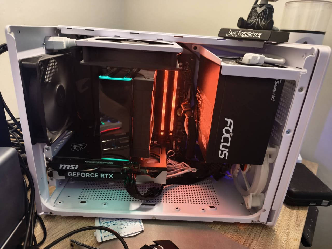 تجميعة mini
* **CPU:** AMD Ryzen 7 5800X

 * **Motherboard:** Gigabyte B550 AORUS Elite

 * **RAM:** AORUS RGB 16GB (2x8GB) 3200MHz

 * **GPU:** MSI GeForce RTX 5060 8GB

 * **Storage:** Lexar 1TB M.2 NVMe SSD

 * ** Platinum  750 Watt seesonic

 * **Case:** RGB mini Case

السعر مليون و500


**إذا كنت صاحب هذا الإعلان وتريد حذفه لأي سبب، رجاءا أرسل رسالة إلى الدعم الفني**