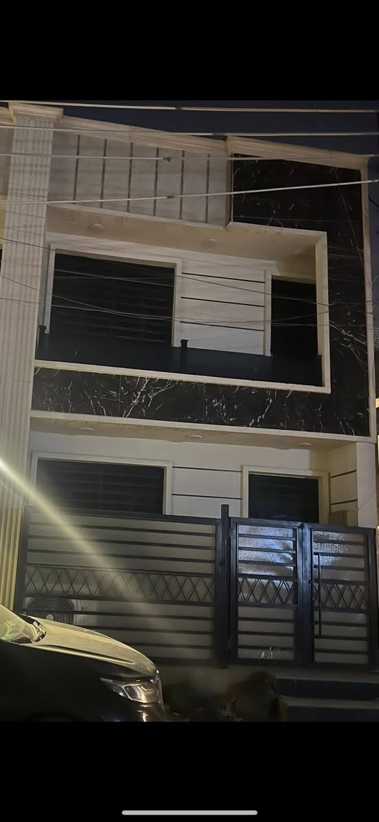 دار للبيع – الدورة – شارع الملي
المساحة: ٦٠ متر
يحتوي على:
 • ٣ غرف نوم
 • حمامين
 • استقبال
 • مطبخ منوّر، والبيت يحتوي على مطبخ جاهز ضمن البيت
إقرار محكمة باسمي
سند ٢٥
السعر: ١٣٥
قابل للتفاوض
ملاحظة: الشارع خلال يومين يكتمل تبليط
للاستفسار:
وات ساب
***********
