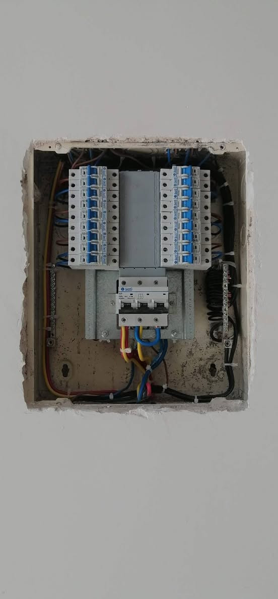 الورشة الهندسية للتأسيسات الكهربائية عامة نصب وعمل بوردات سيطرة ATS بغداد ***********
