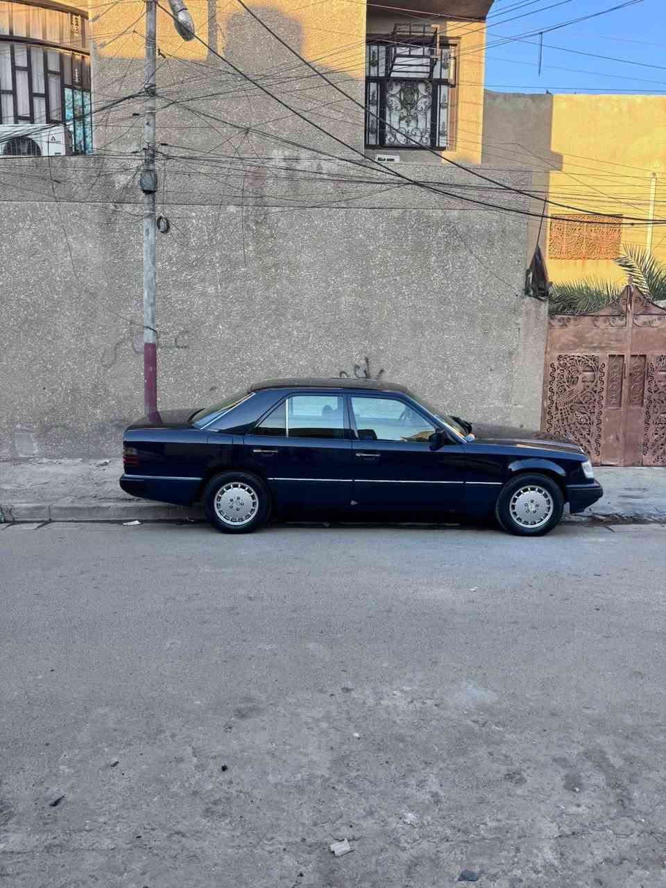 السلام عليكم مارسدس دب موديل 90
السيارة بلادية مكفولة من الصبغ 
السيارة مكفولة من البارد والضربة 
السيارة جديدة بمعنى الكلمة 
مكينة بلادية عنكبوت ما مفتوحة 
هسة سويت ادمة كاملة منضومة بانزين يم ورشة برلين  
السيارة تراي زيرو معدل و شلعة 
كهربائياتها كلها بلادية وشقالة 
تبريد ثلج 
صدر خلفي اماي كلة جديد 
تخم تاير جديد 
مكفولة من الخياسات 
القواعد دبل مكفولات علة الشركة 
ادامة بريك كامل
رقم بغداد بسمي 
السعر 110 
العنوان بغداد شارع الاورفلي 
***********
