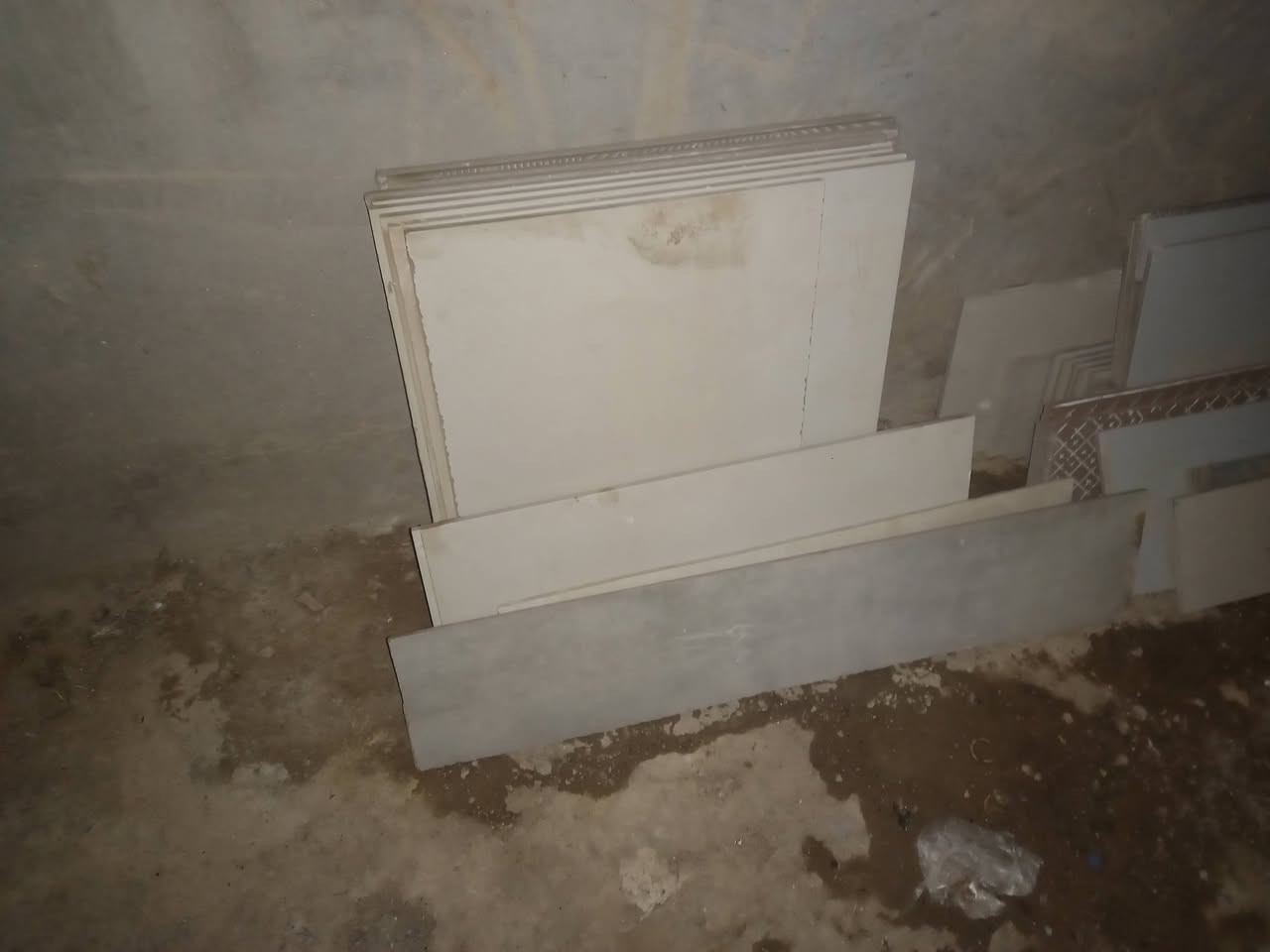 جكات العدد زوج  سياره واحد شغال اخو الجديد والثاني عطلان مدري شبي مانعرف بيه ربل مدري دهن ماعرف
سبيرات مال تكتك ودبل أمامي 
سيراميكات العدلات العدد 8 وكصات كدامكم  المكان الانوار أتصل وبالخدمه *********** بيه وأتساب
