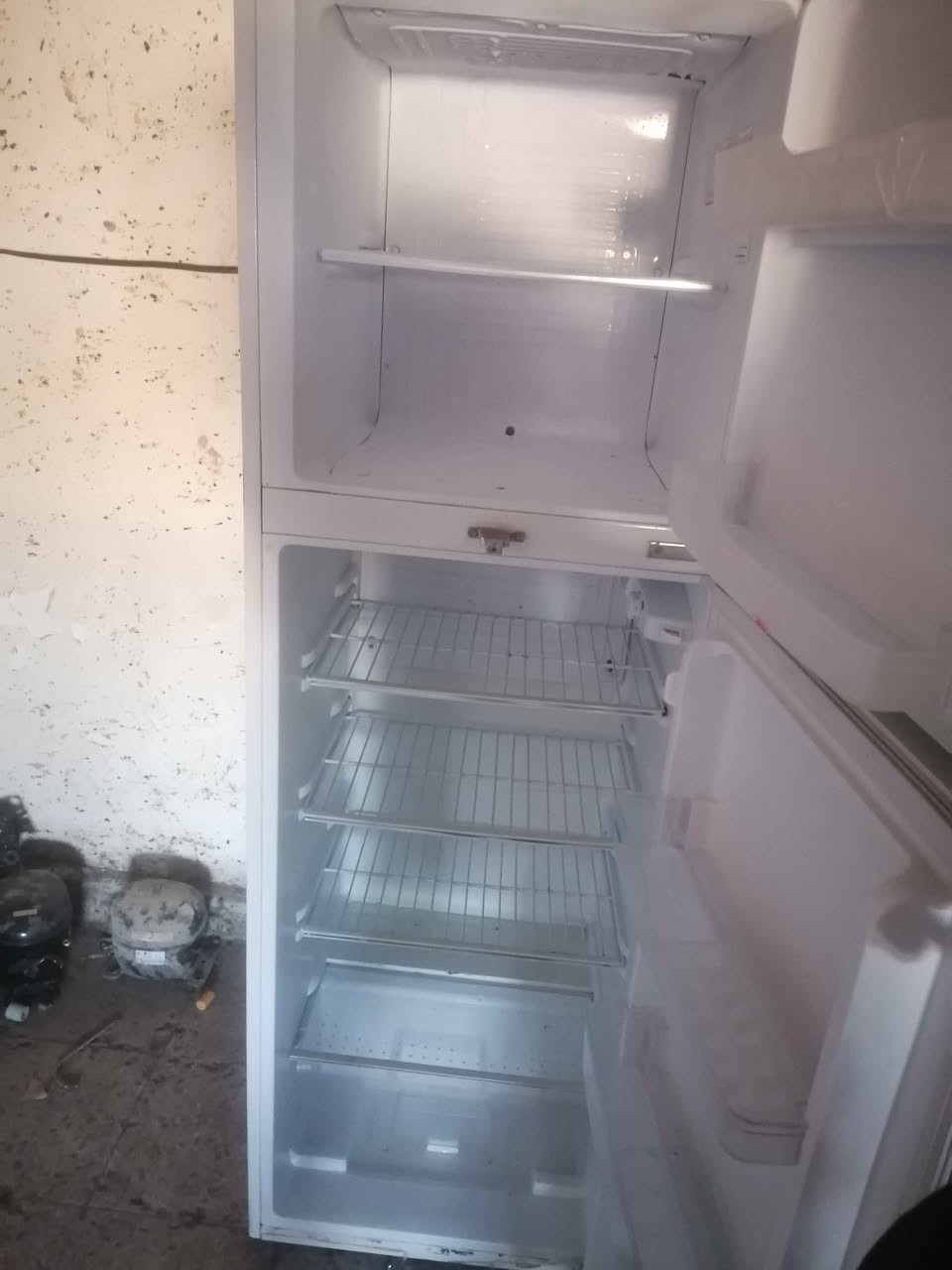 السلام عليكم معرض علي الشموسي لبيع الثلاجات والمجمدات والعارضات باسعار مناسبة وبيهن مجال النوعيات كلة تركي الاصلي واي قطعة تاخذهة الك بيهة ضمان شهر كامل اي اشكال بيهة ترجع ولمن يرغب يتوفر تصليح لجميع اجهزة التجميد مثل الثلاجات والمجمدات ويكون التصليح موقعي يعني نجي نصلح ثلاجتك وانت ابيتك والاسعار جدا مناسبة وبيهن مجال للاستفسار الاتصال على الرقم *********** او المراسلة واتساب بغداد, العراق
