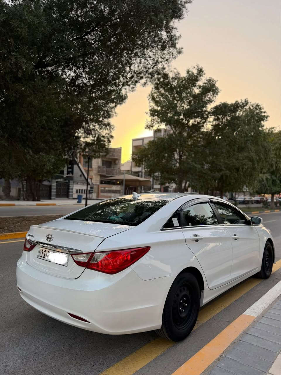 سوناتا موديل ٢٠١٣ 
لون ابيض صدفي
تحكمات ستيرن كامله كامره تدفئه كشنات بروجكترات زينون
صبغ جاملغ امامي وشويه من الباب وجوه الرقم الخلفي شويه والسونار مرفق ويه الصور سونار جديد
سياره جاهزه للاخير وسيرفس كامل مسويله 
السعر ١٠٥$ وبيه مجال بسيط 
مكان السياره بغداد اليرموك 
السياره رقم بغداد الجديد السعر بي مجال قليل جماعة جوه الشده اعتذر مقدما علمود متحرجني ولا احرجك اخوتي سياره كلش نضيفه 
***********
*********** بغداد, العراق
