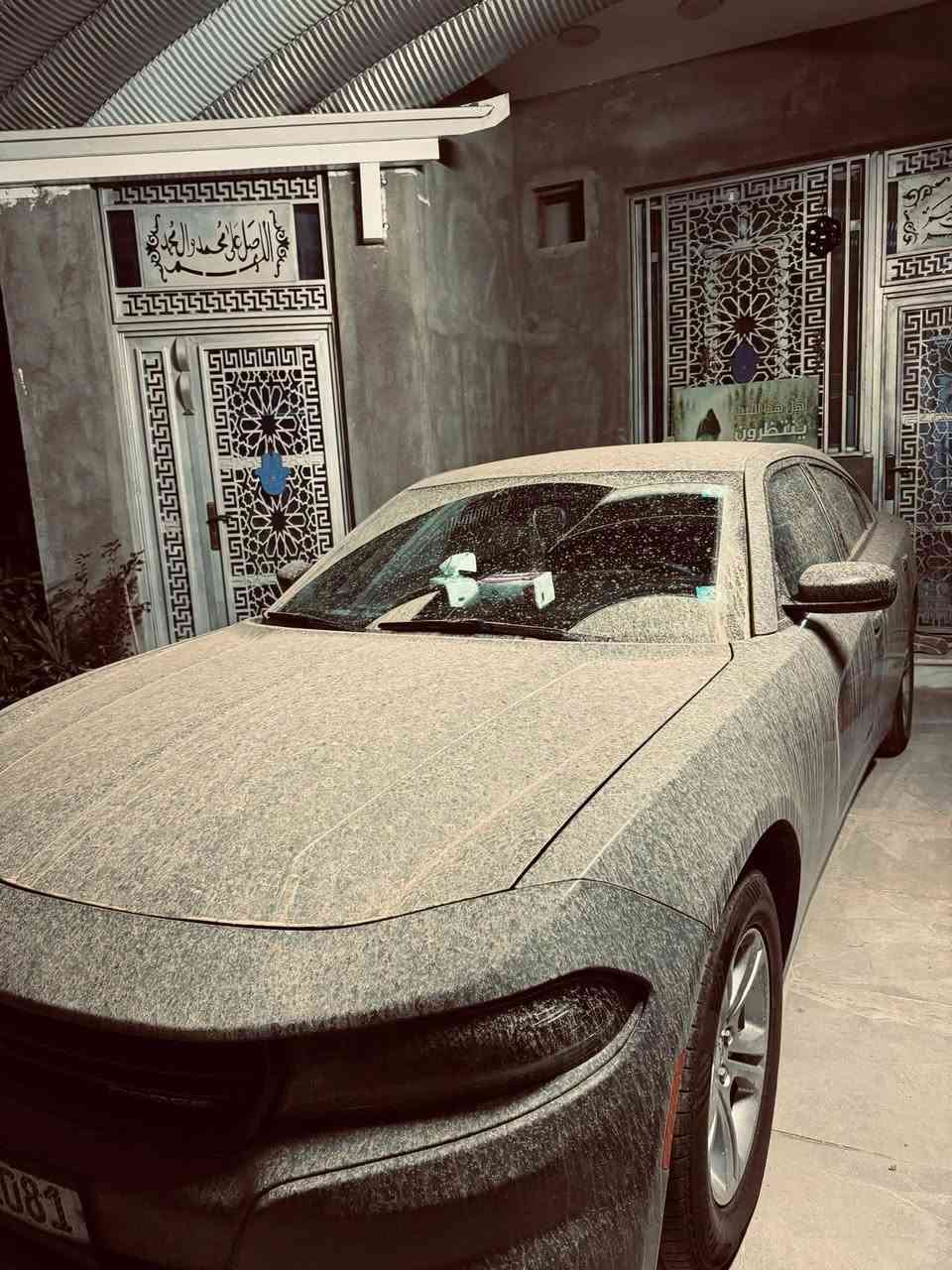 جارجر 2023 الفئة SXT لون مميز ( إسمنتي) 
السيارة وارد امريكي الضرر مثل ما موضح بالصورة البنيد تبديل والجاملغ الايسر صبغ فقط 
السيارة على وضع الوكالة مابيها اي نقص ممشاها 27 الف ميل 
استخدام شخصي، رقم بغداد بأسمي ، سيارة جديد ما تصرف عليها ربع دينار ، 
مواصفاتها 
شاشة كبيرة 
تشغيل عن بعد 
المحرك V6 3600 
كار ابلاي 
ثنائية الدفع 
مانع انزلاق
كرسي كهرباء
رادار خلفي 180 درجة
السيارة معروضة للبيع بسعر 235 وبيها مجال 
وايضا ترهم مراوس حسب القناعة 
الاتصال على رقم ***********
