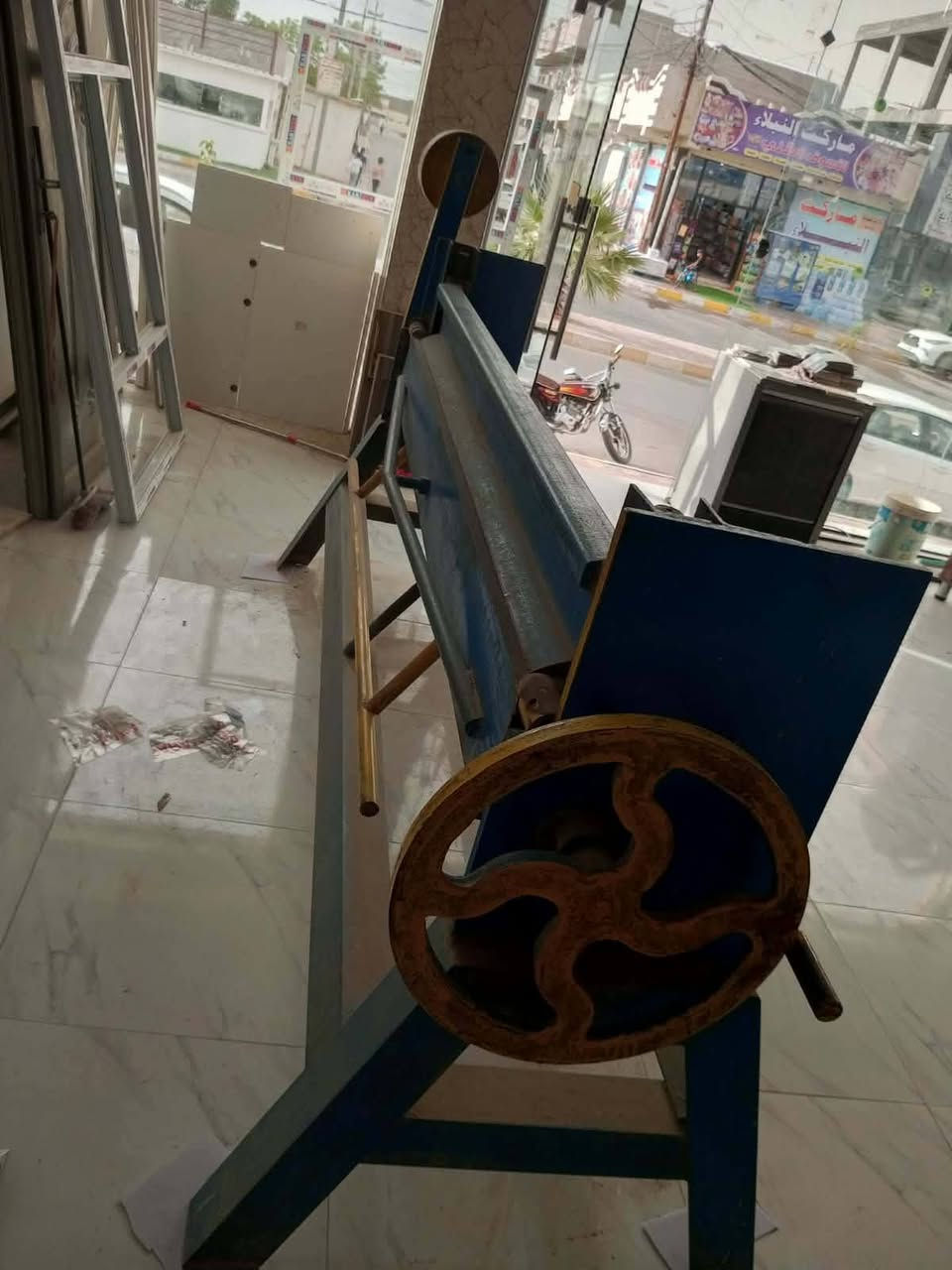 #مكلف بالنشر  معمل pvc
سليم باب أول ما مفتوح بي برغي سنكل 4 قطع كاويه وماسكه وقاشطه تي وفرازه وكمبريسر 500 لتر مع ملحقات
معمل المنيوم 
معواجه 210 معمل اركان بعدها جديدة 
طبر معمل اركان هم جديد
كتر يلمز دوار جديد 
قاشطه تي يلمز جديد
فرازه كيلون يلمز جديد
مع ميز كل وحدة
عدة دريلات كامله يشتغل بيها محجر درج 
ميز تسكام عدد 2 
رفوف وحمالات 
يعني معمل كامل مكمل من كل شي بعد هوايه نواعم ما ذكرتهن
بسعر مناسب الإتصال على الرقم ***********
