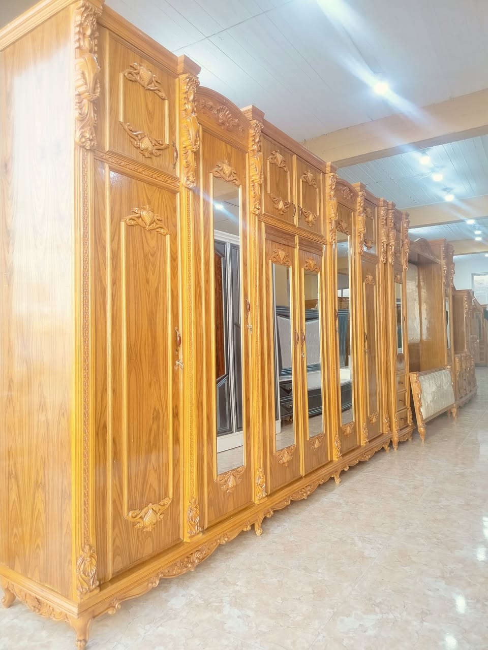 السلام عليكم السعر مليون وربع عنوان واسط العزيزيه شارع التربيه يوجد واتساب *********** بدون زاويه
