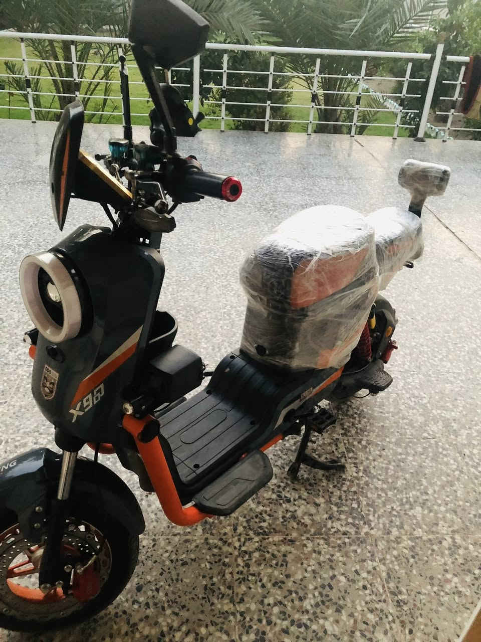 دراجه شحن للبيع x900. بطاريات كبار 5 سرعته 60حقيقي دراجه نضافه 80٪؜ دراجه بيه عطل بس سرع ماتطلع  ونمر كذالك سعر 400وبيه مجال مكان بغداد جسر ديالى  . ***********
