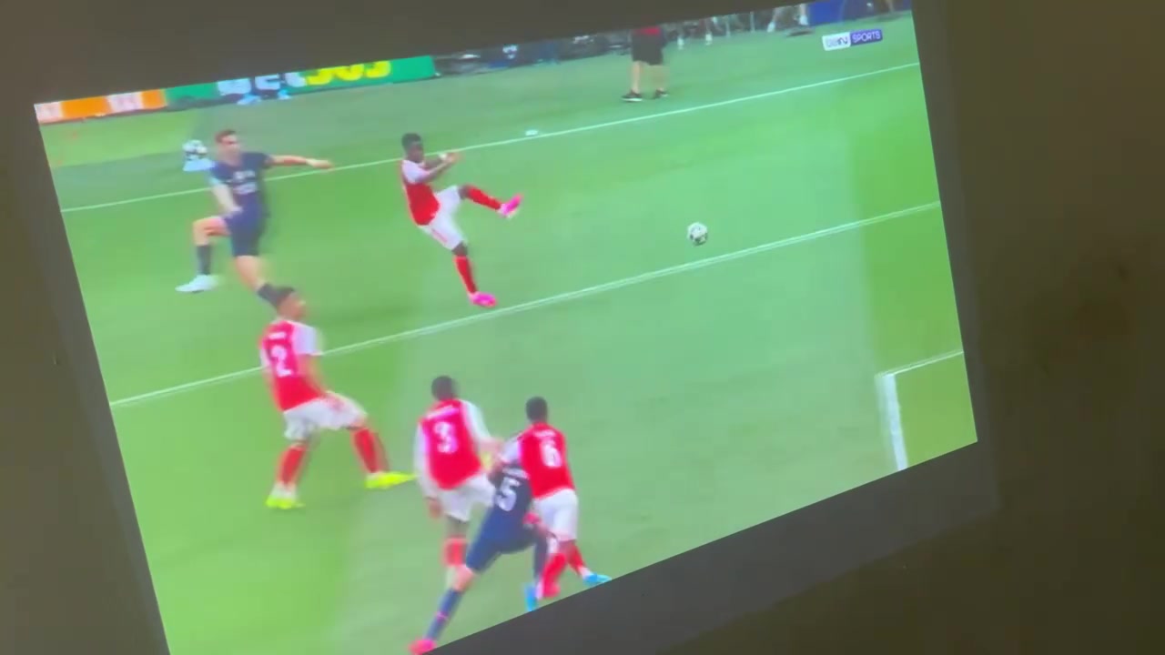 سلام عليكم داتو شو Epson EB- صوره خرافيه ملاحضه تحويلة موجوده HD تكدر تربط بيها لابتوب او موبايل او تفي بوكس مع ضمان نظافة
%100
السعر القطعة 150
موجود توصيل لكل المحافظات العراق


**إذا كنت صاحب هذا الإعلان وتريد حذفه لأي سبب، رجاءا أرسل رسالة إلى الدعم الفني**