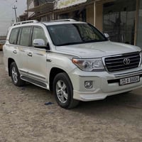 لاندكروز • ٢٠١١ • بدون صبغ