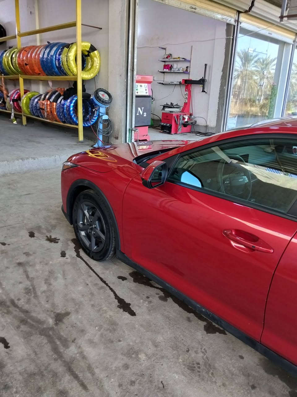 السلام عليكم كي فور للبيع نص فول موديل 25حادثه جاملغ خلفي وربع الباب الحادث موجود بالصور ايرباك بردة فقط مرقم كامل باسمي السعر 180وبيه مجال ***********
