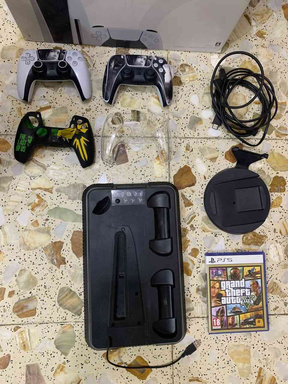بلي فايف للبيع مع عدد يدات 2  وقرص gta 5  واغلفه يدات عدد 2 ومروحة وقاعدة شحن يدات السعر 600 الف قفل قفل  العنوان بغداد الزعفرانية الربيع رقم الهاتف ***********
