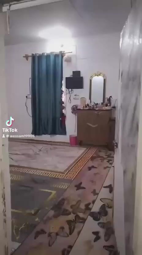 اللهم صل على محمد وال محمد 
السلام عليكم بيت للبيع منطقه الرحمانيه شارع الشيش البيت تجاوز يحتوي على غرفتين كبار ومطبخ وصحيات وحديقه وطرمه عنوانه مقابل جامع الحمزه البيت ع شارع ماكو جيران مقابيلك امامك ساحه فارغه السعر 13 بيه مجال قليل مستعجلين ع البيع للاستفسار *********** مكلف بالنشر
