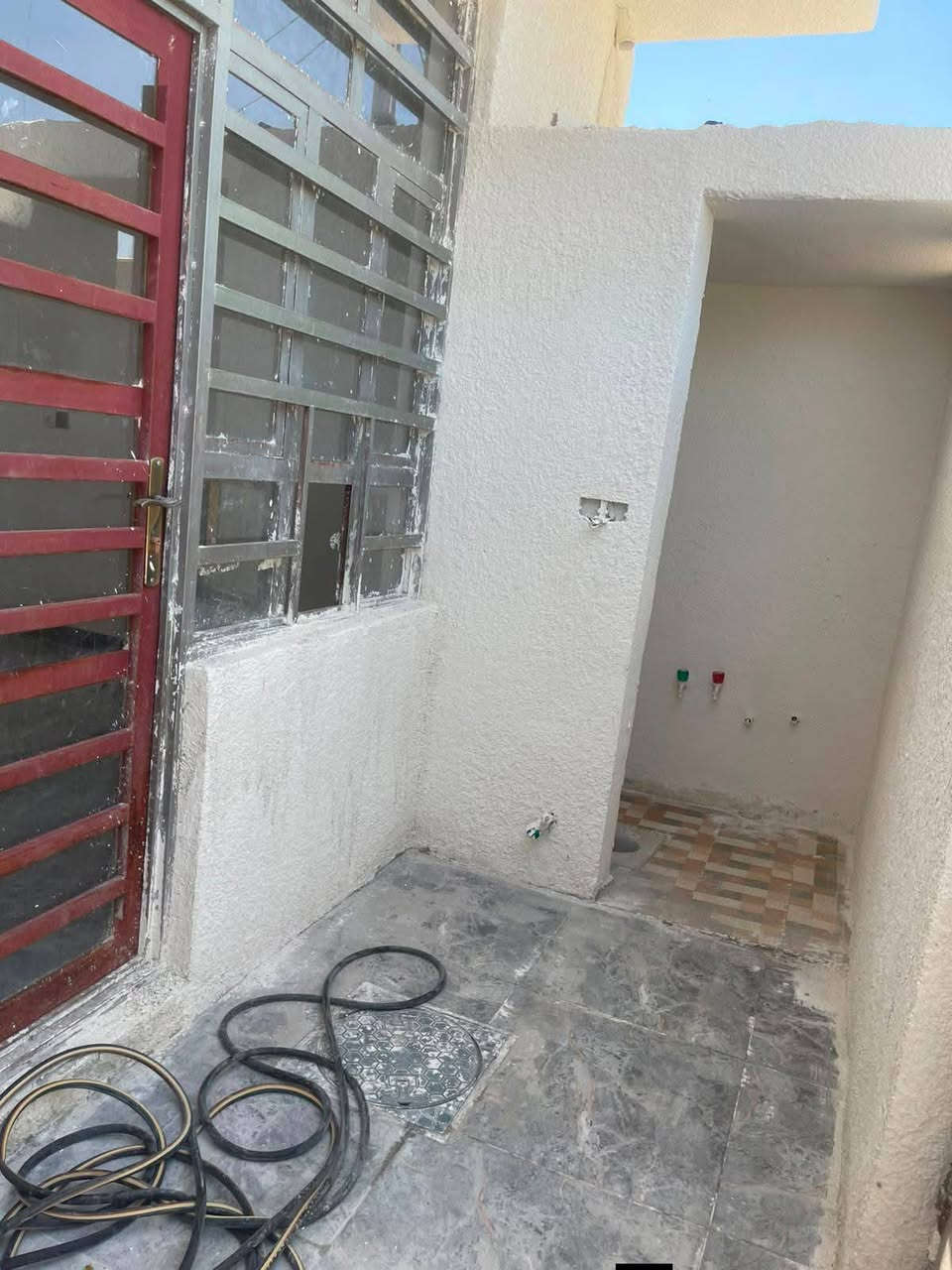 يوجد بيت للبيع في الدوره هورجب 
خلف الاروائي بشارع الفران طابق واحد بنص السوك 
مساحته ١٠٠ متر واجهته ٥ ونزال ٢٠   سعر 45 مليون ✓      
 طابو زراعي سند ٢٥ مكاتبه وقرار محكمة 
للإستفسار ***********  وستاب رصيد
