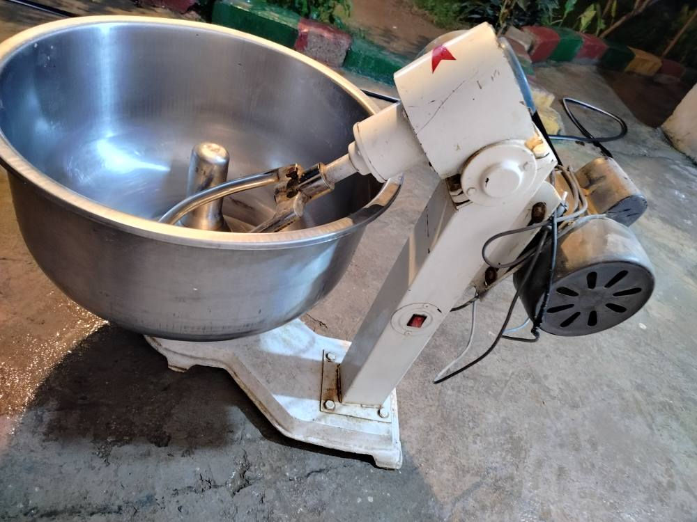 ‎السلام عليكم عجانة ايرانية للبيع جديدة مستعملة شهرين فقط  تعجن كيس طحين  
***********‎ بلاد, صلاح الدين
