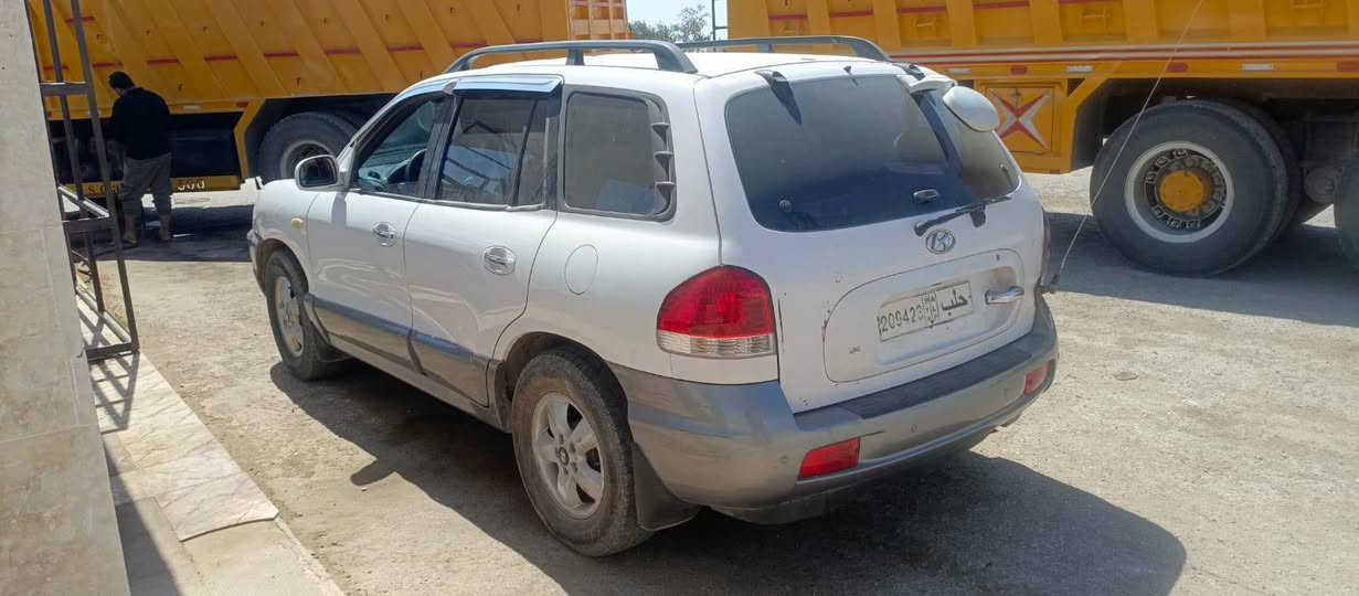سنتفي 2005اوربية 
اللون الابيض 
كاملة عدا فتحة وكرسي كهرب 
الماتور نسمة بسيطة من الزيت 
مساطر فخدات زيرو 
فيها بخ زنار
جاهزة عالفراغة من المالك 
تواجد سراقب 
السعر 8000$وبازار 
رقم التواصل +963938598173


**إذا كنت صاحب هذا الإعلان وتريد حذفه لأي سبب، رجاءا أرسل رسالة إلى الدعم الفني**