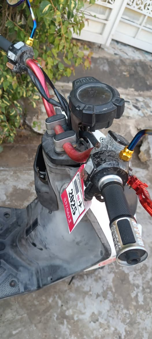 سلام عليكم للبيع سكنس جبلي ياباني اصلي ذراجه رمبه مكينه بلادي برغي مامفتوح عل وضع شركه كله شغال اي نقص ماكو نعومه فول سعر 950 بيها مجال بغداد زعفرانيه ***********
