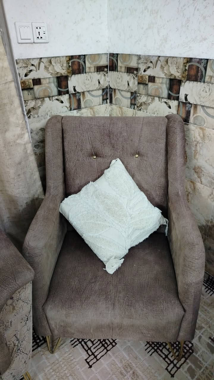 تخم 10 مقاعد اخو الجديد نضافة 100٪ كما موضح بالصورة سعرة  650 العنوان بغداد شارع الجزيرة منطقة الاصلاح مقابل بوب الشام
اتصال وواتساب ***********
