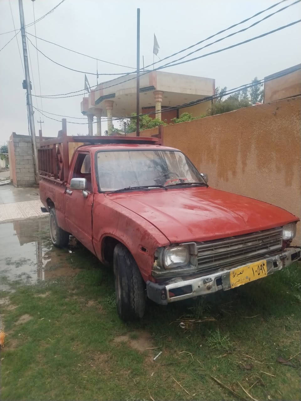 سلام عليكم. بيكم تويوتا موديل( ٨٢ ) اصولي. رقم ديالى. گير ومحرك مكفولات يبقى الكشر تجي وتشوف. سعرها ١٧ ورقة وبيها مجال مكان السيارة ديالى. كنعان. رقم الهاتف ***********
