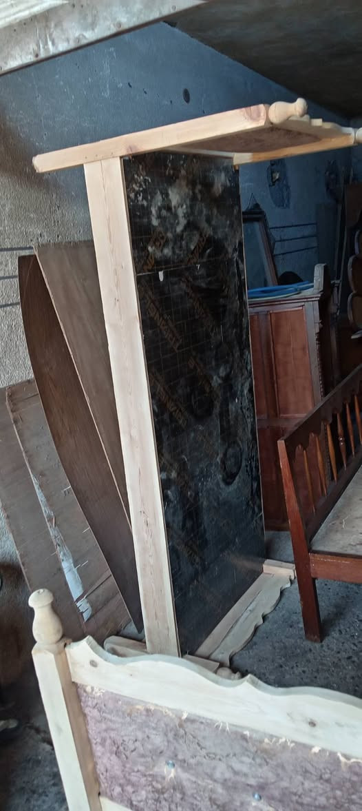 تخت نفر العدد ٤ نظيف جدا جدا مستعمل باب الجديد مجاور نادي الفتوه الرياضي محلات عمر رمزي للاستفسار
***********
***********
