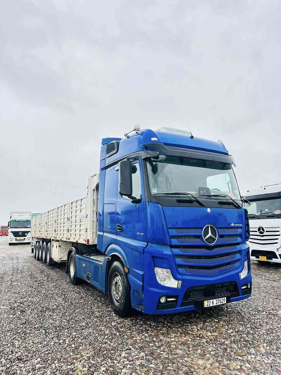 للبيع مارسيدس اكتروز تريله بودي 
موديل 2016
حجم 1845
مواصفات كأمره حساس 
ريتايدر تبريد ثلاجه سقف نجوم
سبلت عل سقف لايت عدسه 
زراكات لايت اسبايدرات بلادي داخل ديوان
ماشي ٨٠٠الف حقيقي 
عربانه فصال شركة تريله عراق ٥ محاور ٢٠٢٥
***********
***********
***********
***********
