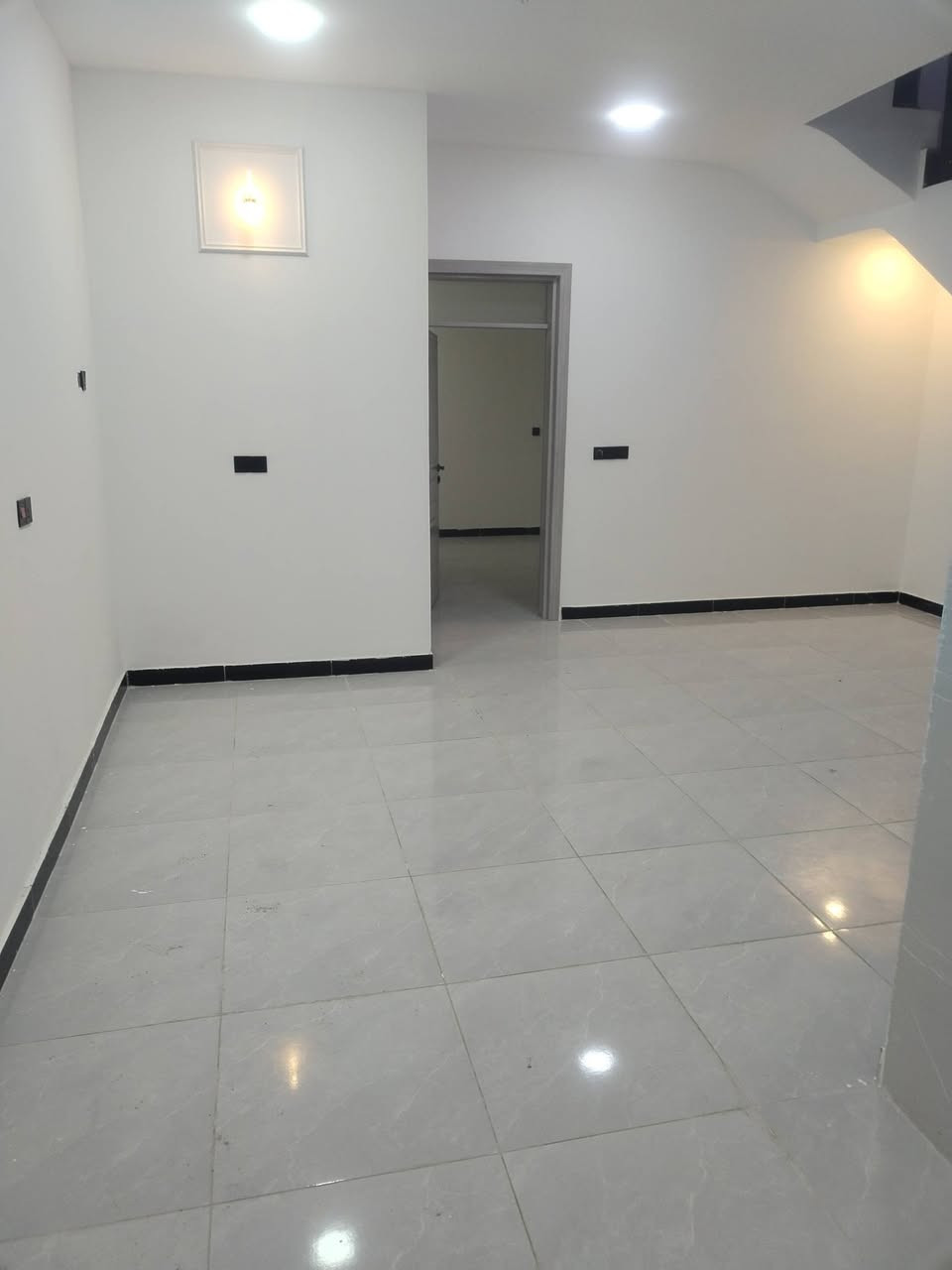 #لدينا_دار_للبيع مساحه 100 متر واجهه 6 وربع ونزال 16 طابو زراعي سند 25 قرار محكمه البيت يحتوي على3 غرف نوم وصاله وستقبال ومطبخ  العنوان بغداد الدورة مدخل البوعيثه مجمع الحليم 
هاتف ***********
***********
