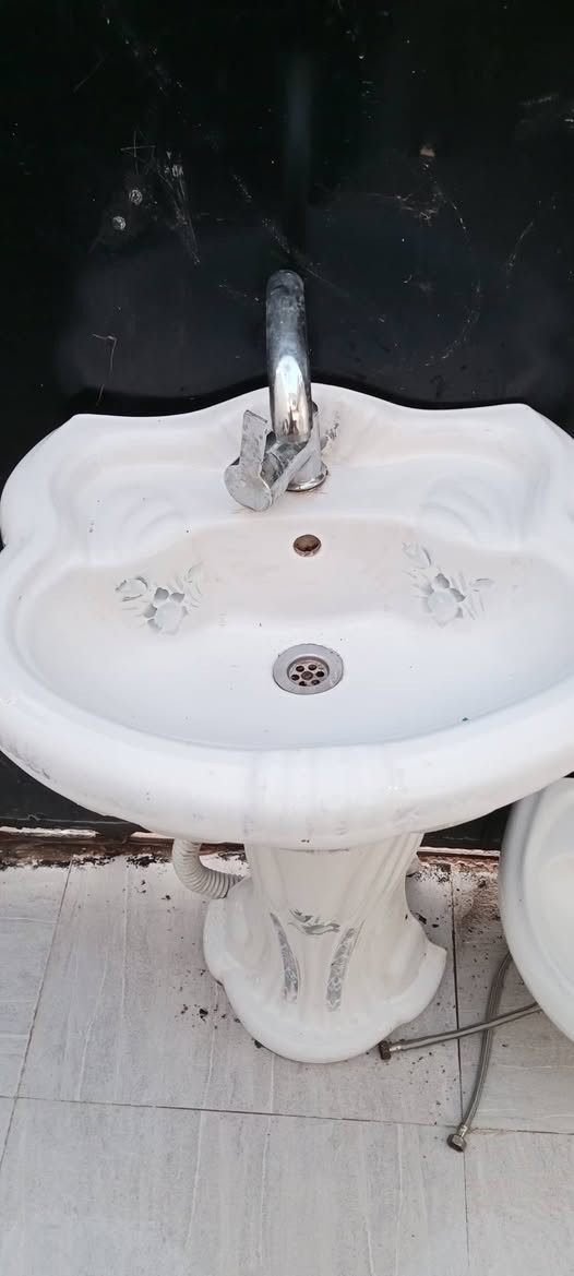 مغسله كبيره ب25 وصغيربدون رجل ب10نراكيل ب20الشراي يتصل ***********
