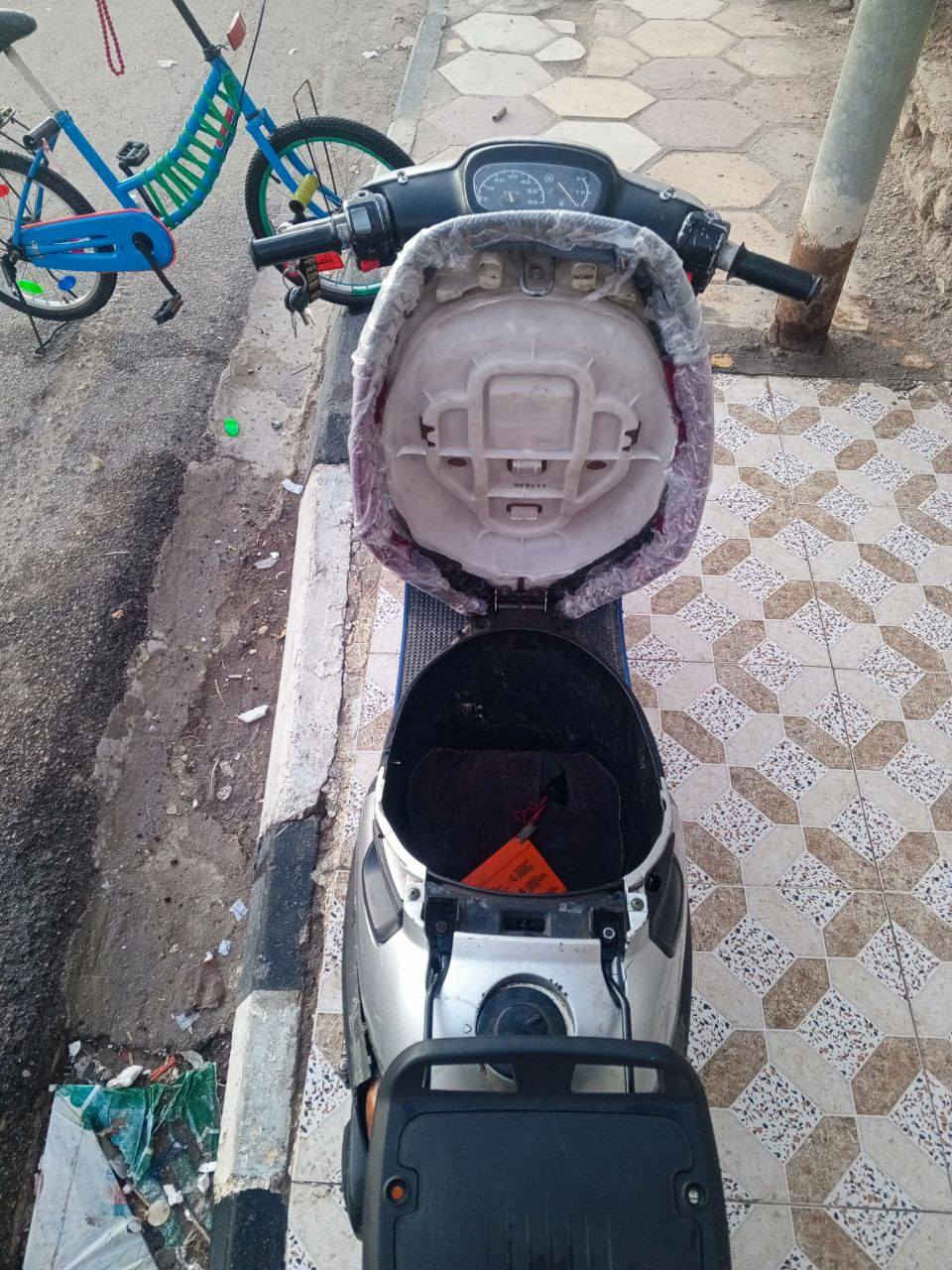 السلام عليك دراجه ستين بتر دراجه نضيف بس مجفت  مكينته نعم مكاني ناصريه حي الشهداء *********** واتساب السعر 275 وبيه مجال
