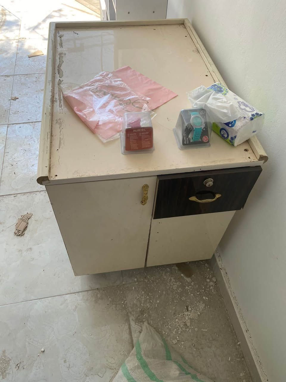 للبيع مستعمل اخوالجديد المعارض عرض ٥٠ سنتمتروارتفاع ٣ مترو٦٠ والميزبي دخل ودولابين والثالث مفتوح من الجهتين ارتفاع ٩٠ وعرض مترونص تقريباً شلع اوقسم بس السعرشلع افضل كلهن قفل ٥٠٠ الف 
قطع كلمن وسعره موجودات بحي الحسين عليه السلام


**إذا كنت صاحب هذا الإعلان وتريد حذفه لأي سبب، رجاءا أرسل رسالة إلى الدعم الفني**