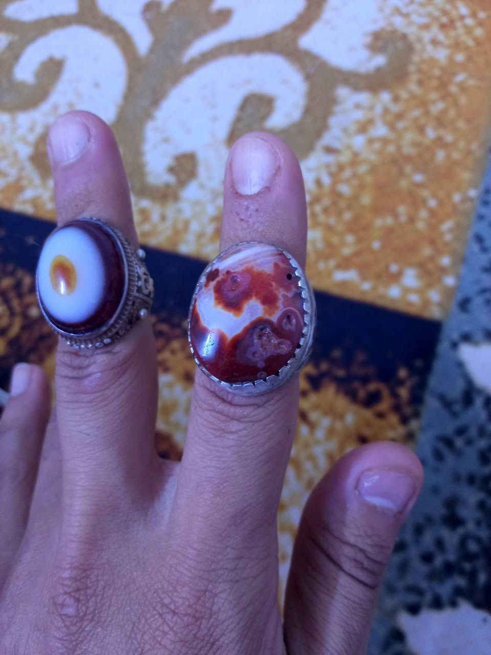 السلام عليكم متاح اثنين محابس قديمات وزنهن 34.5
سعرهن 100 مكاني بغداد مدينه الصدر توصيل ماعندي
***********
