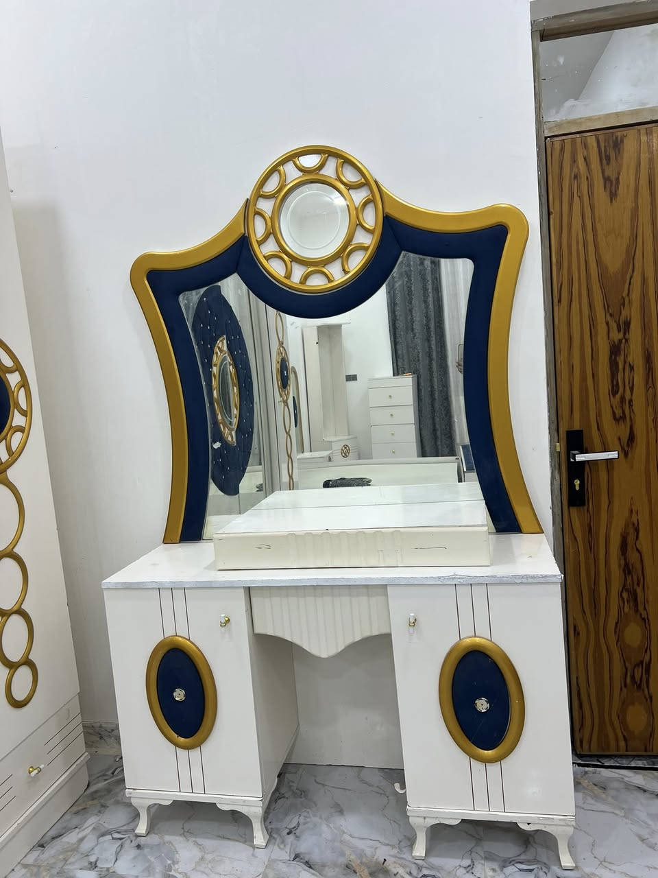 غرفة نوم تركيه نظيفه سعره 550 وبيه مجال الشراي عنوان ناصريه منطقه السبل الاتصال ***********
