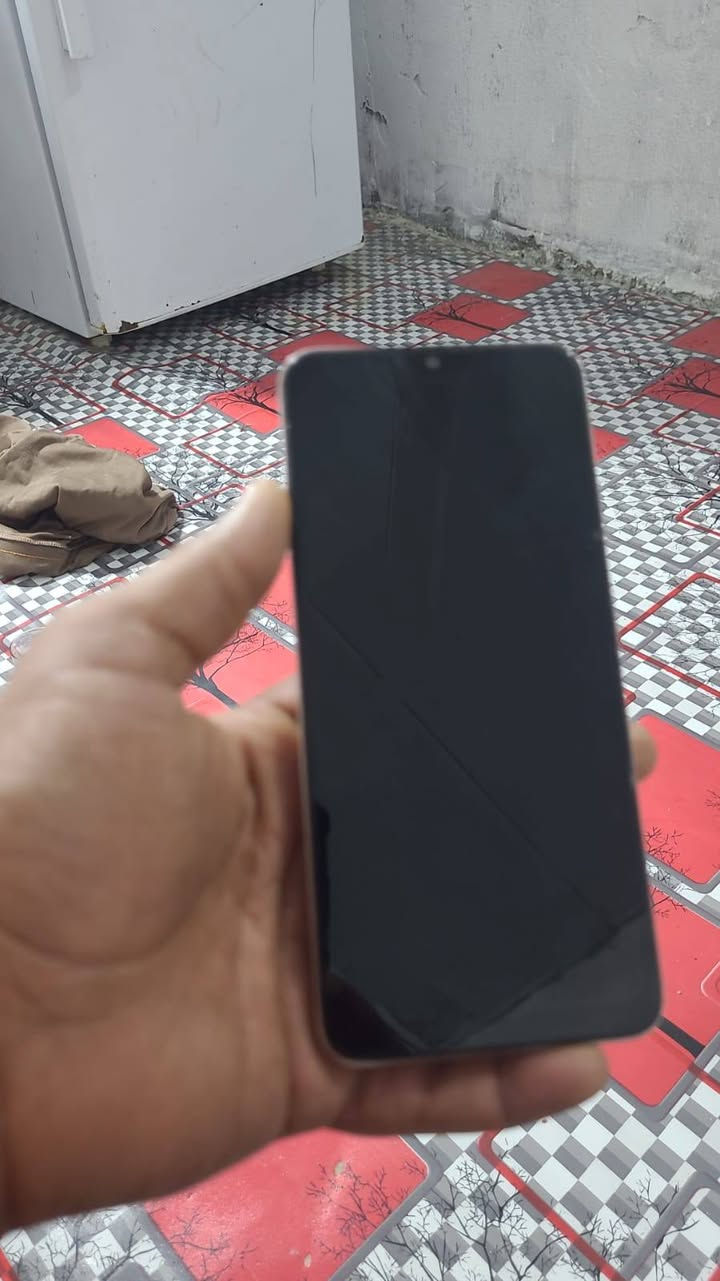 السلام عليكم جهاز للبيع تكنو ذاكرته ٦٤ سعره ٧٥ وبي مجال بصيط كلش ***********
