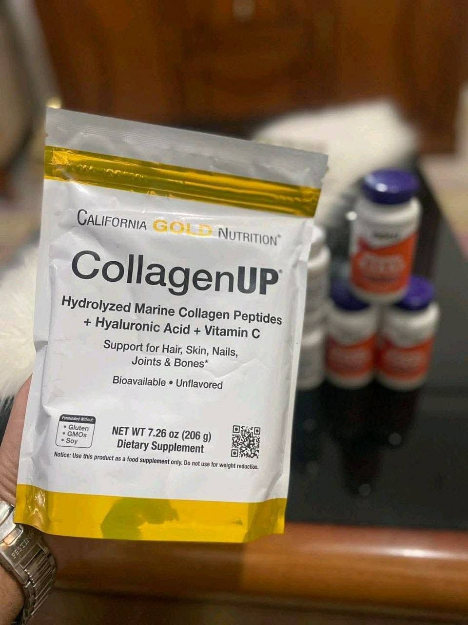 ✨ كولاجين أب  California Gold Nutrition CollagenUP، توفر  مكمل الغذائي الشهير على شكل مسحوق غير منكه يحتوي على ببتيدات الكولاجين البحري المتحلل مائيًا، مدعمًا بحمض الهيالورونيك وفيتامين جـ (C).
المكونات الرئيسية :-
ببتيدات الكولاجين البحري المتحلل:  كولاجين مستخلص من الأسماك ومكسر جزئيًا لسهولة الامتصاص، ويعمل على دعم مرونة الجلد وبنية العظام والمفاصل.
✔️ حمض الهيالورونيك: يساعد على حبس الرطوبة داخل الأنسجة، مما يعزز ترطيب البشرة وليونة المفاصل.

✔️ فيتامين جـ : عامل أساسي ومحفز لإنتاج الكولاجين الطبيعي في الجسم، فضلاً عن كونه مضاداً للأكسدة.

يُستخدم هذا المكمل بشكل عام لأغراض التجميل والعناية بالجسم، وتشمل فوائده

✔️ تعزيز نضارة البشرة زيادة ترطيب الجلد وتقليل مظهر الخطوط الدقيقة والتجاعيد مع الاستمرار.
✔️ دعم المفاصل والعظام للمساعدة في مرونة الأنسجة الضامة وتقليل خشونة المفاصل.
✔️ تقوية الشعر والأظافر مد الجسم بالأحماض الأمينية اللازمة لنمو أظافر وشعر أكثر قوة وصحة.
#الاصلي المنشأ امريكي 🇺🇸💯 
#تسليم_فوري من iHerb امريكا  🇺🇸 ✅
✨ كولاجين أب  California Gold Nutrition CollagenUP، توفر  مكمل الغذائي الشهير على شكل مسحوق غير منكه يحتوي على ببتيدات الكولاجين البحري المتحلل مائيًا، مدعمًا بحمض الهيالورونيك وفيتامين جـ (C).


**إذا كنت صاحب هذا الإعلان وتريد حذفه لأي سبب، رجاءا أرسل رسالة إلى الدعم الفني**