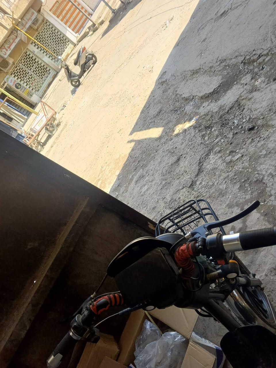 سلام عليكم 
دراجه حجم 20 
نظافة 90%
بطاريات 4 ع الفحص 
250 وبيها مجال 
البياع 
***********
