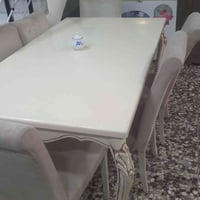 ميز طعام ٦ كراسي بي اضرار  بسيطه سعره ١٠٠ مكان شهداء البياع 0770500204...