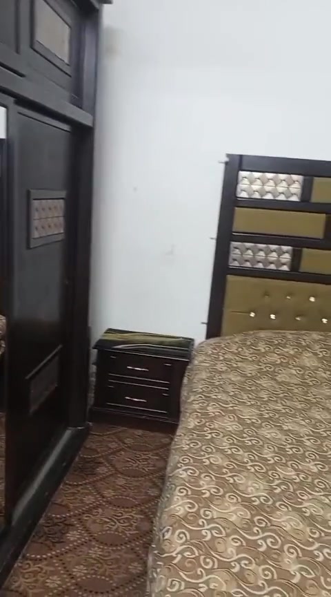 غرفه نوم لون بني غامق مع تنجيد لون بيج
الخزانة ٣ سحابات طابقين مع تخت مجوز مع الفرشة مع كوميدينا عدد٢ مع ملحق مع مراي تعليق مع الموكيتة  بسعر 85  دينار نهائي بموقع رصيفة حي الحسين🕊️🤍


**إذا كنت صاحب هذا الإعلان وتريد حذفه لأي سبب، رجاءا أرسل رسالة إلى الدعم الفني**