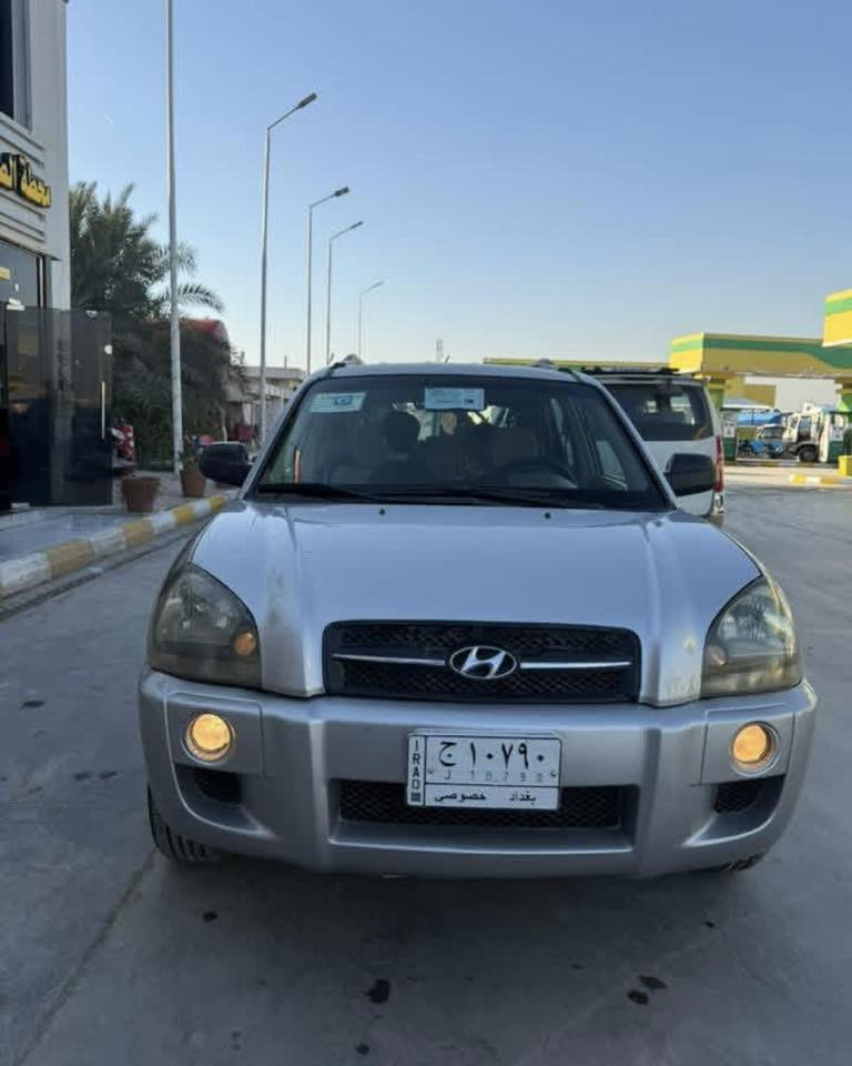 توسان 2007 نضيفه جدا
محرك 2000 دوش  لا صرف ولاتبيخر  

شاشه تبريد ثلج حساسات خلفيه هزه جديده ورقام جدد  بسمي  سياره بيهه قطعتين صبغ  وموضحات بلسونر السعر 97 وبيهه مجال 

مكان السياره بغداد البياع للستفسار ***********
