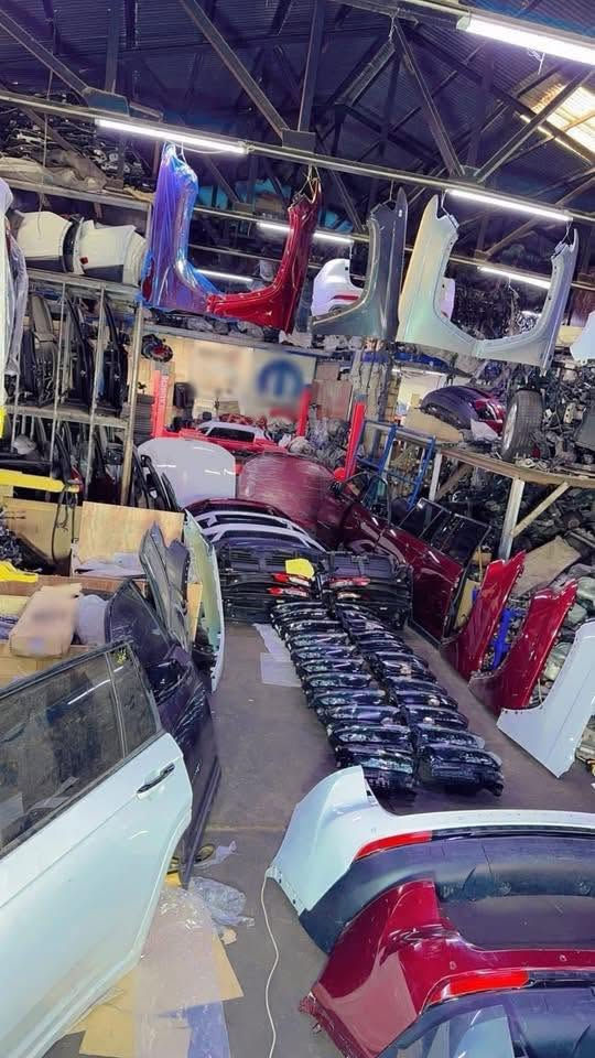‏💥ما شاء الله لا قوة الا بالله  💥 تم وصول حاوية أدوات   …  جيب كراند  شيروكي  …  الشكل الجديد 
      ‏هايبرد   ￼2022    …    2025   سيارات كاملة 
1 ..        ￼ محركات
2 ..         دعاميات
3..          لايتات
4 ..         ابواب  5  راكب
5 ..         بدناااااااااااااات     هايبرد  كامله تفصيخ
6 ..         جاملغات  كافه  الالوان  
7 ..         جام  مثلثات  5 راكب  
8  ..         قماير  بانوراما  وعادي 
9 ..          ويل  كب  كافه  الاشكال 
10  ..       بطاريات   الهايبرد  
11  ..         فرمماااااااااااااااااات  بلاديه
13  ..        بلاستكات  داخليه  كافه الالوان 
14  ..         كشنات  سومنت  وا  اوفرلاند مساج 
15  ..         شوتات  فلتر   وعطسات  
16  ..         جاملغات  خلفيه  ووو   حوض سبير 
17  ..         واتر  بمات  كافه  الارقام  البطاريات
18  ..         صفاحيات   الداخليه  للسماعات بلاستك
19   ..         راديترات   ومراوح     اصليه  هايبرد
20   ..         اسطاب  اكسلات  كامله  وفارغه  
21   ..         جوبلسااااااااااااااااااااااات  امامي  وخلفي 
22   ..        مجاميع   خلفيه  حداديه  جوبلس وعادي
23   ..         تانكيات  بانزين  مع  فيت بمات  هايبرد
24  ..          كاردنات   كافه  الارقام  الهايبرد  والعادي
25   ..         دشابيل   فوووول   وشاشه  ثالثه 
26  ..         ابواب  اماميه  وخلفيه  وجنطات  خلفيه
27   ..        محركات  هايبرد  وكيرات  
28  ..        ايرباكات  قماره 
30  ..         لايتات  لد  ابيض  ولد  اصفر  

………………………………….
العنوان  …  بغداد  ساحه  الطيران  شارع  الجام  الرئيسي   مجاور  مطعم  البركه  عماره   ركن  

***********
***********
***********
***********
