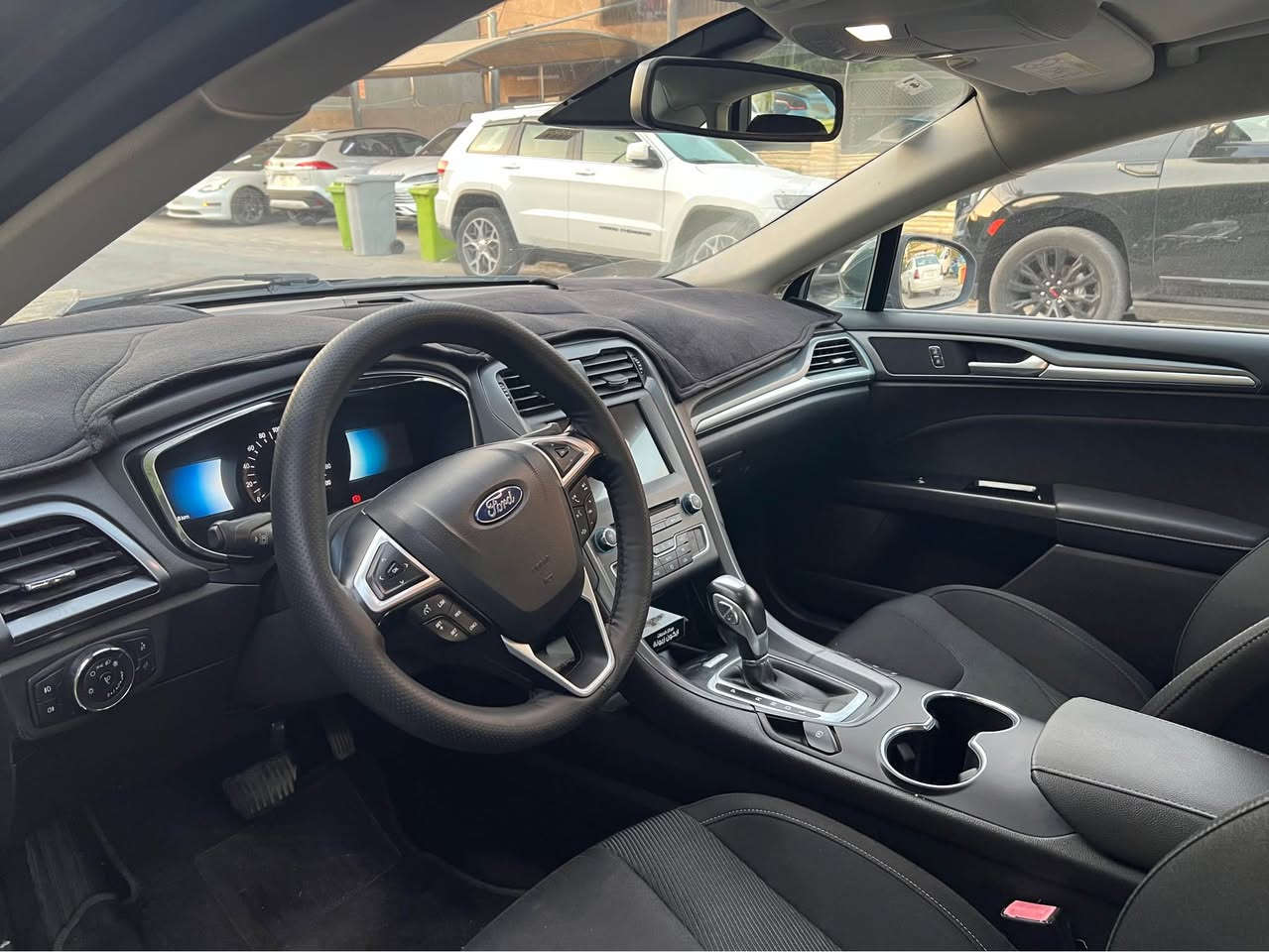 فورد فيوجن هايبرد خليجي ٢٠١٨ ماشية ٥٢ الف كيلو السيارة بلادية كلشي بيهه بلادي بيهه طخة مبينه بالصور وصلحتهه تخم تاير جديد قبل شهر شديته 
المواصفات حساسات ٣٦٠ مري شفط بصمة شاشة جبيرة هاند بريك بصمة تشغيل عن بعد اوتو بارك تمشي بالشحنة ٨٠٠ الى ١٠٠٠ كيلو حسب سياقتك 
رايدهه ب ١٣٨ وبيهه مجال
*********** بغداد, العراق
