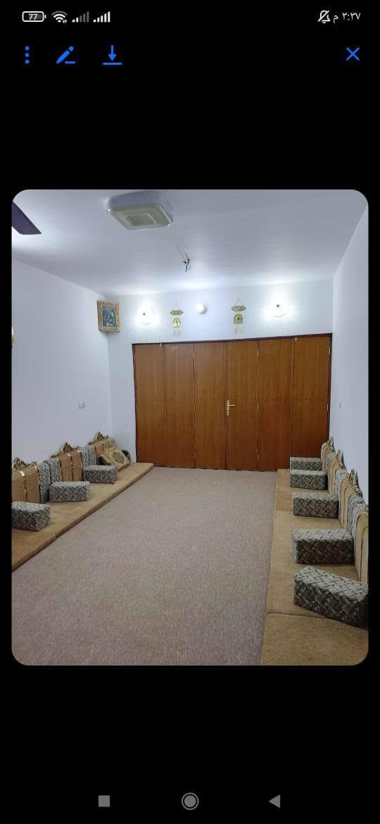 🏡 للبيع بيت في الزراعي

📐 المساحة: 160 متر مربع
🏠 طابقين

🔹 الأساس: كونكريت مسلح
🔹 البناء: طابوق وثرمستون (قسم منه بلوك)
🔹 السقف: عكادة

✅ الطابق الأرضي:

- غرفتان
- استقبال كبير بطول 8 أمتار
- مطبخ حار وبارد
- تخاريج كاملة

✅ الطابق الثاني:

- غرفة
- صالة
- مطبخ
- تخاريج كاملة

📋 ملاحظة: البيت مسجل في البلدية.

💰 السعر: 78 مليون دينار عراقي قابل للتفاوض.

📞 للاستفسار ومراجعة المكتب أو الاتصال على الأرقام:
***********
***********
