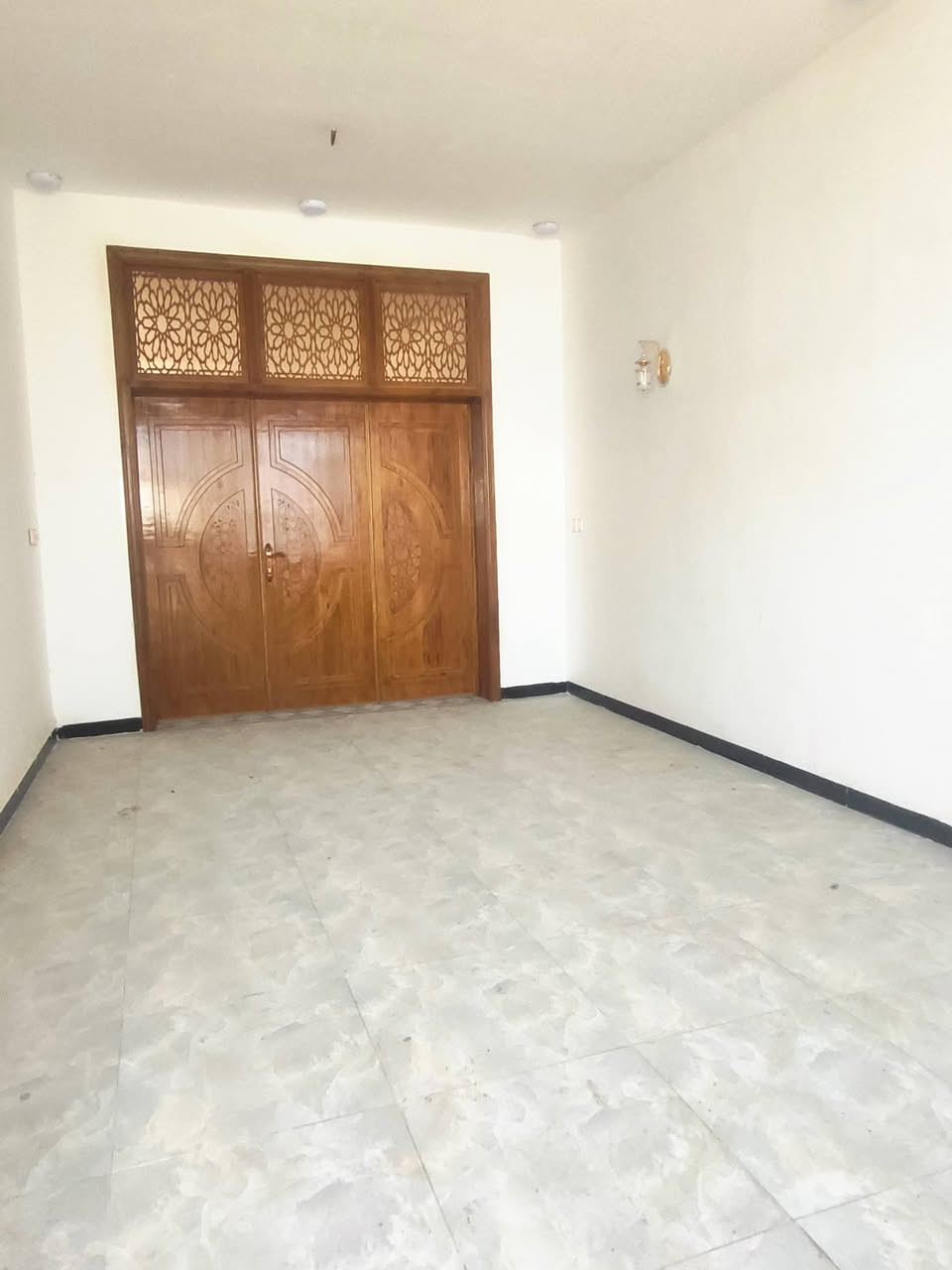 اللهـــــــم صـلِّ علـــــــى محــــمد وآل محــــــــمد
دار للبــــــــــــــــيع المســـــــــاحه 270م 

طــــــــابــــــــــو زراعـــــــــي سنــــــــــد 25

                                                          حديــــــث2025
                    اســــتـــلام مبـــــــاشـــــر
                      
  طــــــــابــــقــيـــن 
                                                     3غــــــــــرف نـــــوم 

                       الطابـــــــق الاول

  غرفه نوم 1 وكلـــــــدور وستقــــــبال ومطبــــــــخ  

ومجمــــــــع صحيـــــــــات داخــــل وخــــارج  

الطابــــــق الثـــــانـــــــي 

غرفـــتيــــن 2نـــــــــوم وكــــــلدور ومجمــــــــع صحيـــــــــات 

#عنـــــوان حلــــــــه  شـــارع 80 مال كـربـلاء خلف محطه بنزين خانه اضواء بابل
                 ((بإدارة احمد الباشه))

 اتصــــــــال *********** عل رقــــــم    او وتــســـــــاب
ســـــعر البيـــــع ///200/// بي مجال 

مــراجـــعت مــكتــــب الـــــــــجشعمي للـــعقـــار مــــوقـــع مكــــتـــب شــــارع 80 مال كـــربلاء خلـــف محـــطـــه بــنــزيــن خانه اضـــواء الـــــحله 

                              ملاحــــــــــــــضه                            

عنــــدك عقــار اتريـــــــد اتبيعـــــــعه او اتأجـــــــــره طــــــــابو صـــــــــرف او طابــــــو زراعـــــــــي مراســــــــلت الصفحـــــــه او اتصــــــــال  ***********
