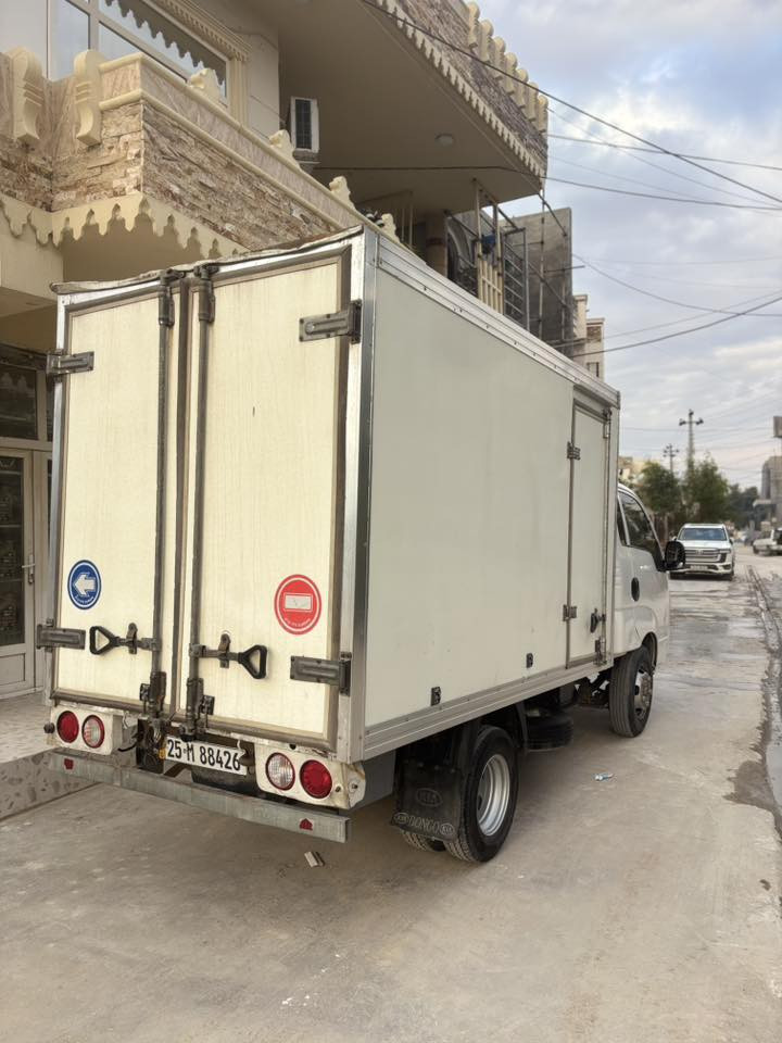 للبيع: كيا بونکو٤٠٠٠ (فحل) موديل 2019
سيارة نظيفة جداً وجاهزة من كلشي، مال جناي (استخدام شخصي).

⚙️ المواصفات الفنية:

• الموديل: 2019.

• الرقم: كركوك (مشروع وطني) - تحويل مباشر.

• المحرك والجير: شرط الفحص (كفالة عامة)، لا تبخير، لا تنقيص دهن، ولا أي مشاكل تقنية.

• التبريد: ثلج (بشرط الفحص).

✨ حالة السيارة (البودي والحديدية):

• الصبغ والضرر: كفالة عامة (لا صبغ، لا ضربة، لا خياس).

• ملاحظة: توجد فقط رصعة سارد (تعديل بارد) بسيطة، عدا ذلك السيارة زيرو لا شخط ولا رصعة.

• الحديدية والإطارات: تخم تاير جديد، صدر وإطارات بشرط الشركة، السيارة "بكيت".

• المصروف: السيارة جاهزة ومجهزة بالكامل، ما تذب عليها دينار واحد.

💰 السعر:١٥٥$
• مكان/ كلار
رقم ***********
