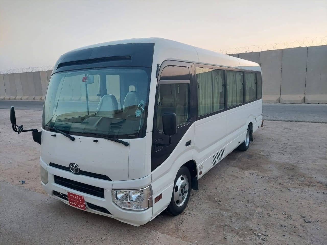 السلام  عليكم  
كوستر  موديل 17 للبيع  
بيها صبغ فقط ربع ابو دكمه مال الكويت 
كير مكينه اكسن مكفول  
تخم تايرات  (25)
تبريد محور 
بطن مدوشم 
كشنات ستايركس 
وركات اضافيه 
درج سيبايه  سيد محسن 
دروعه امامي وخلفي 
سعر (440 ) بيها مجال  
رقم الهاتف  ***********
