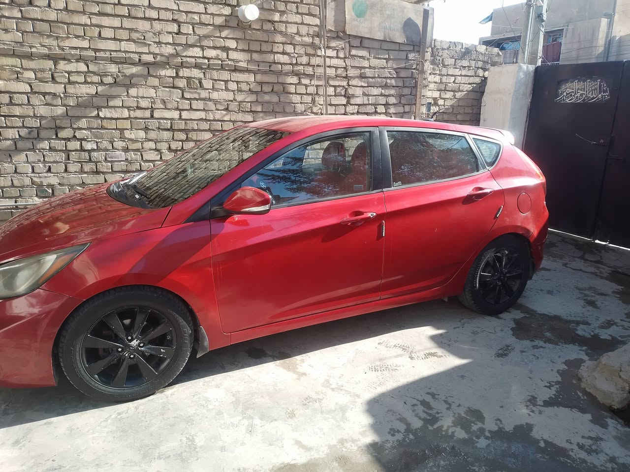 سلام عليكم اكسنت موديل ١٣سياره لبل واحد صبغ قليل بيها كير مكيانيه جديد تخم تاير سياره جاهز خير من الله مكاني بغداد لكرخ لسعر ٨٥ بيها مجال بصيط لتصال ***********
