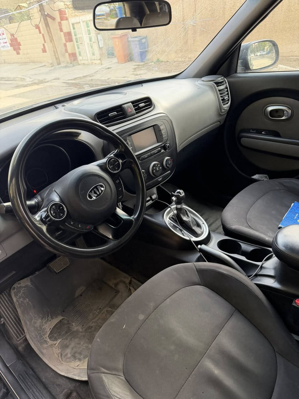 السلام عليكم كيا صول موديل 2017 صبغ عام رقم بغداد تحويل مباشر ضرر السيارة موضح بالصور عداد المسافة موضح بالصور كير مكينة حدادية مكفول مكانهة بغداد السعر 95 وبيهة مجال  للاستفسار اكثر ***********
