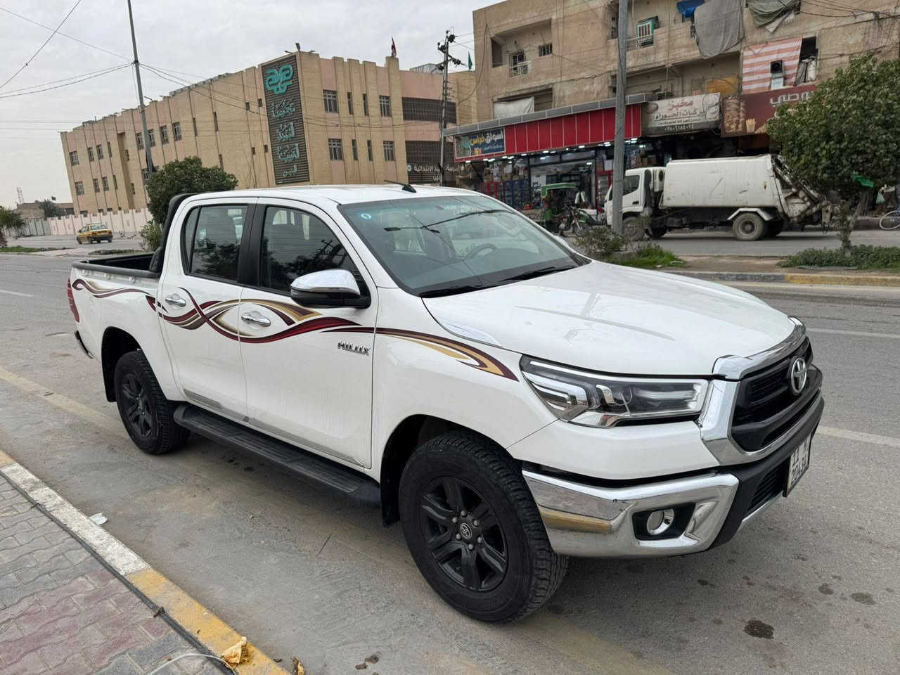 السلام عليكم
مكلف بالنشر 

هايلوكس فورويل 2024 كير اوتوماتيك  تبريد قطعتين سياره جديدة جدا 
بيها PDR على كد شبر بالباب الخلفي عكس السايق بلون اي قطره صبغ . 

ماشيه ٤١ ألف وضع شركة 
مكان  السياره كربلاء 

السعر : 315  
وبيها مجال بسيط جدا .  
غير متوفر على الفيس بوك للتواصل الاتصال بالرقم 

***********
